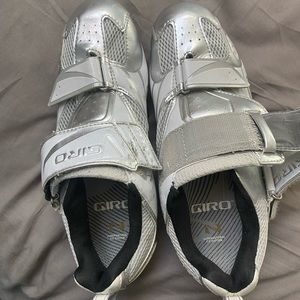 Giro spin or cycling shoes with delta clips. Sz8